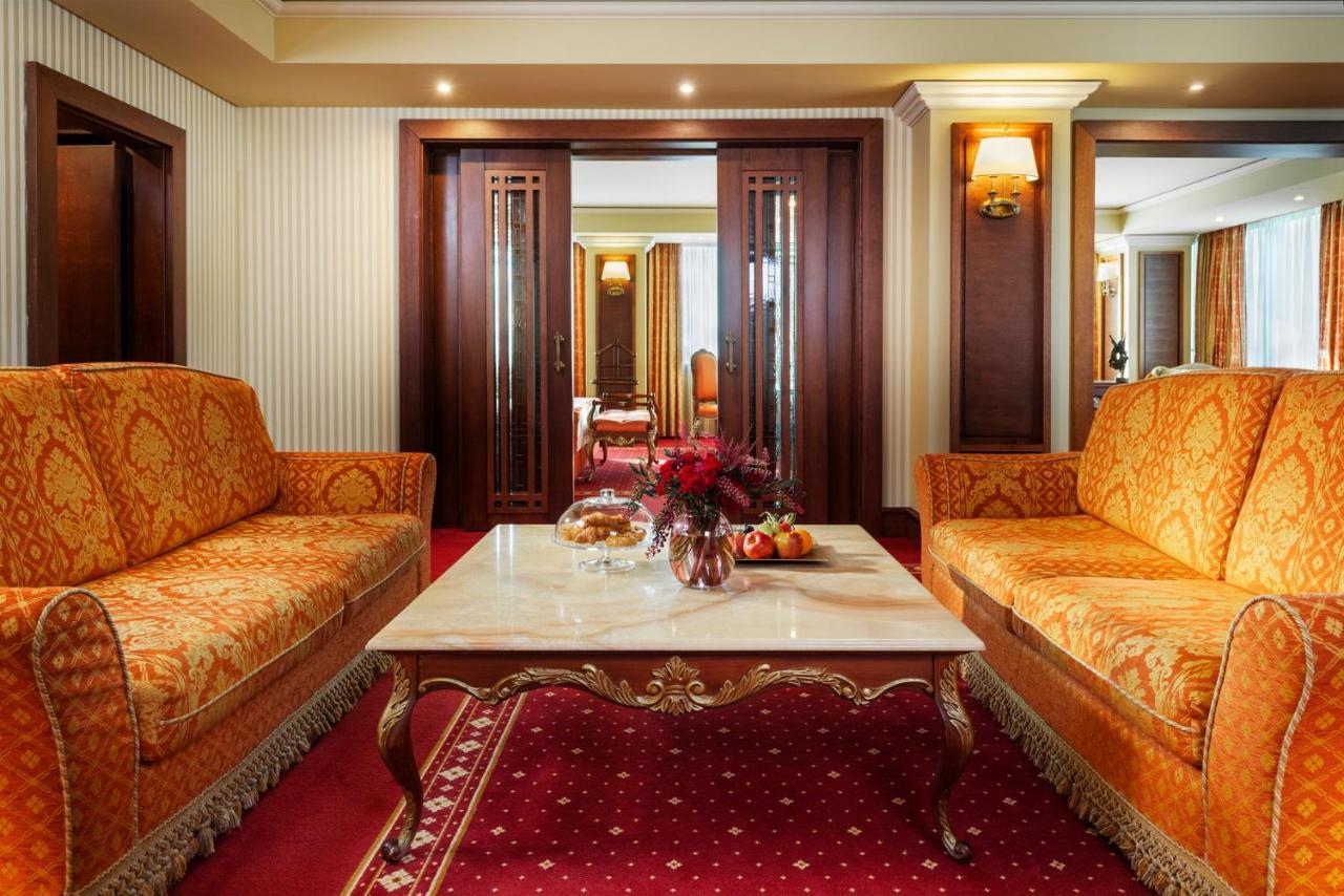 Grand Hotel Sofia Ngoại thất bức ảnh A suite at the Grand Hotel