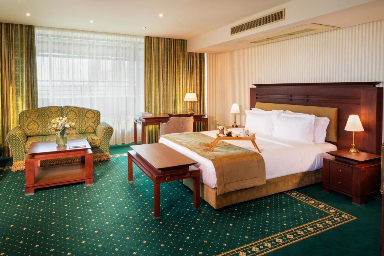 Grand Hotel Sofia Ngoại thất bức ảnh A room at the hotel