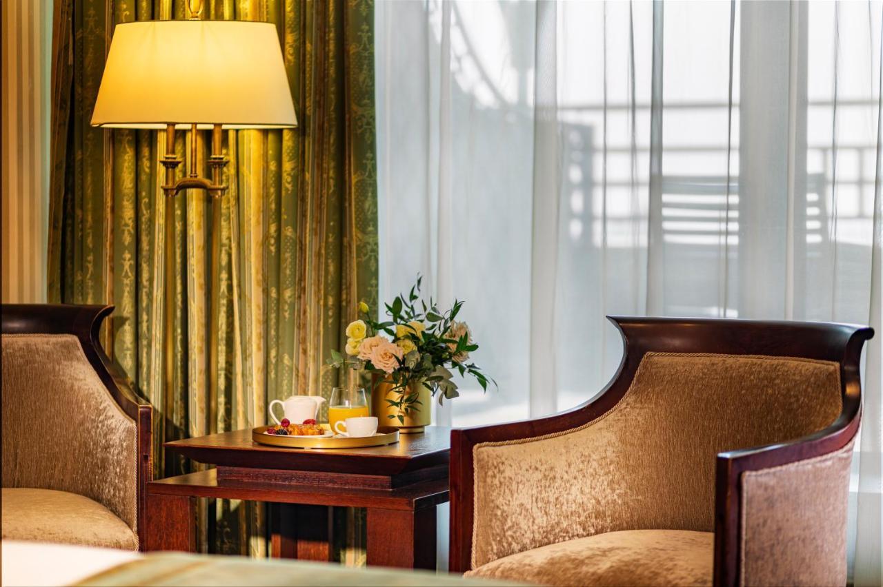Grand Hotel Sofia Ngoại thất bức ảnh A suite at the hotel