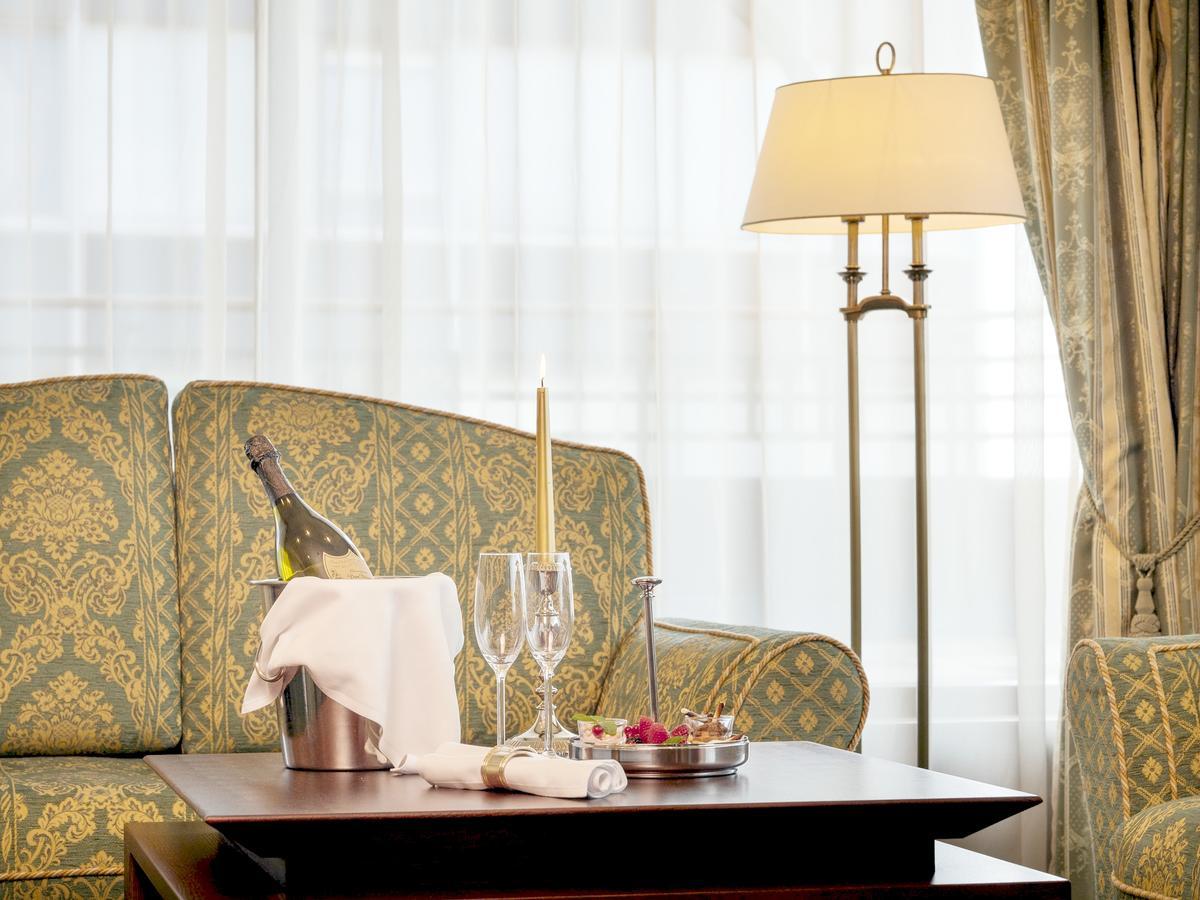 Grand Hotel Sofia Ngoại thất bức ảnh A suite at the Hotel de la Ville