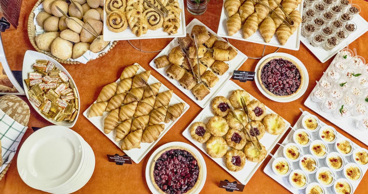 Grand Hotel Sofia Ngoại thất bức ảnh A selection of pastries